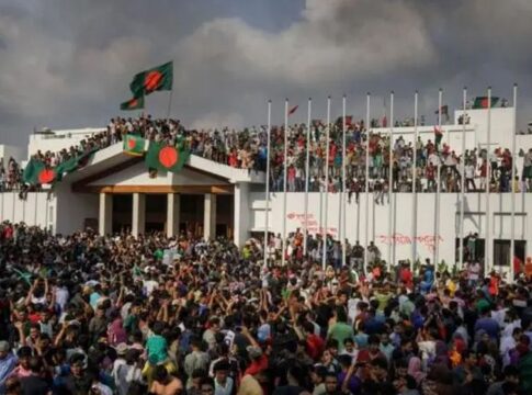 শেখ হাসিনার পতন চাইলে আগে সমাজটা বদলান”—নৈতিক বিপ্লব ছাড়া পরিবর্তন অসম্ভব