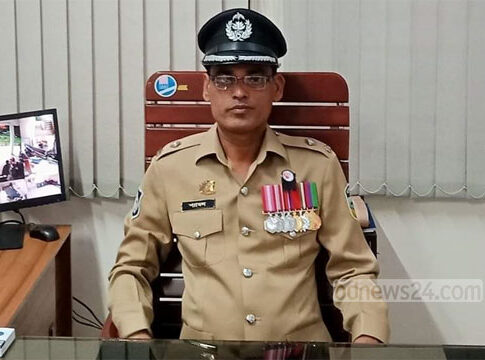 ওসি শ্যামল চন্দ্র ধরের ‘ভোট চাওয়া’ বক্তব্যে সমালোচনার ঝড়