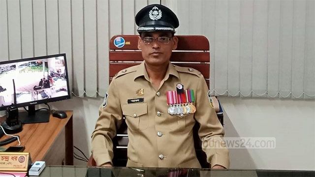 আওয়ামী লীগের পক্ষে ভোট চাওয়ায় বিতর্কে ওসি শ্যামল চন্দ্র ধর