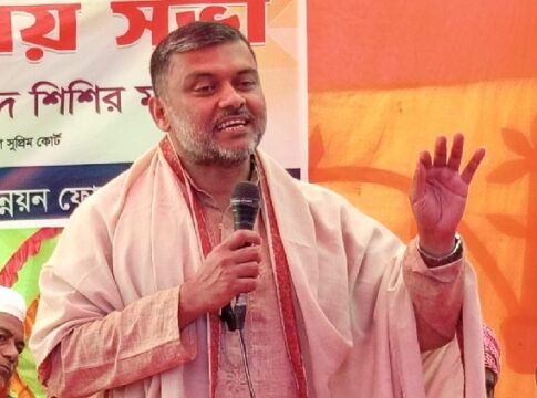 রোজা ও পূজা এক”—শিশির মনিরের মন্তব্যে ধর্মবোধ ও বিতর্ক উসকে দিলো সামাজিক মঞ্চ
